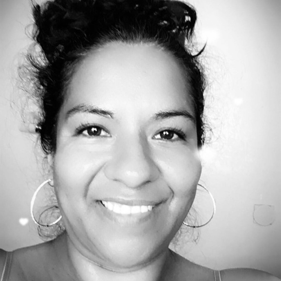 Meet your Posher, Alma - Picture 2 of 2